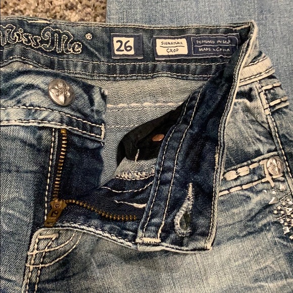 Miss Me Signature Crop - Picture 3 of 3